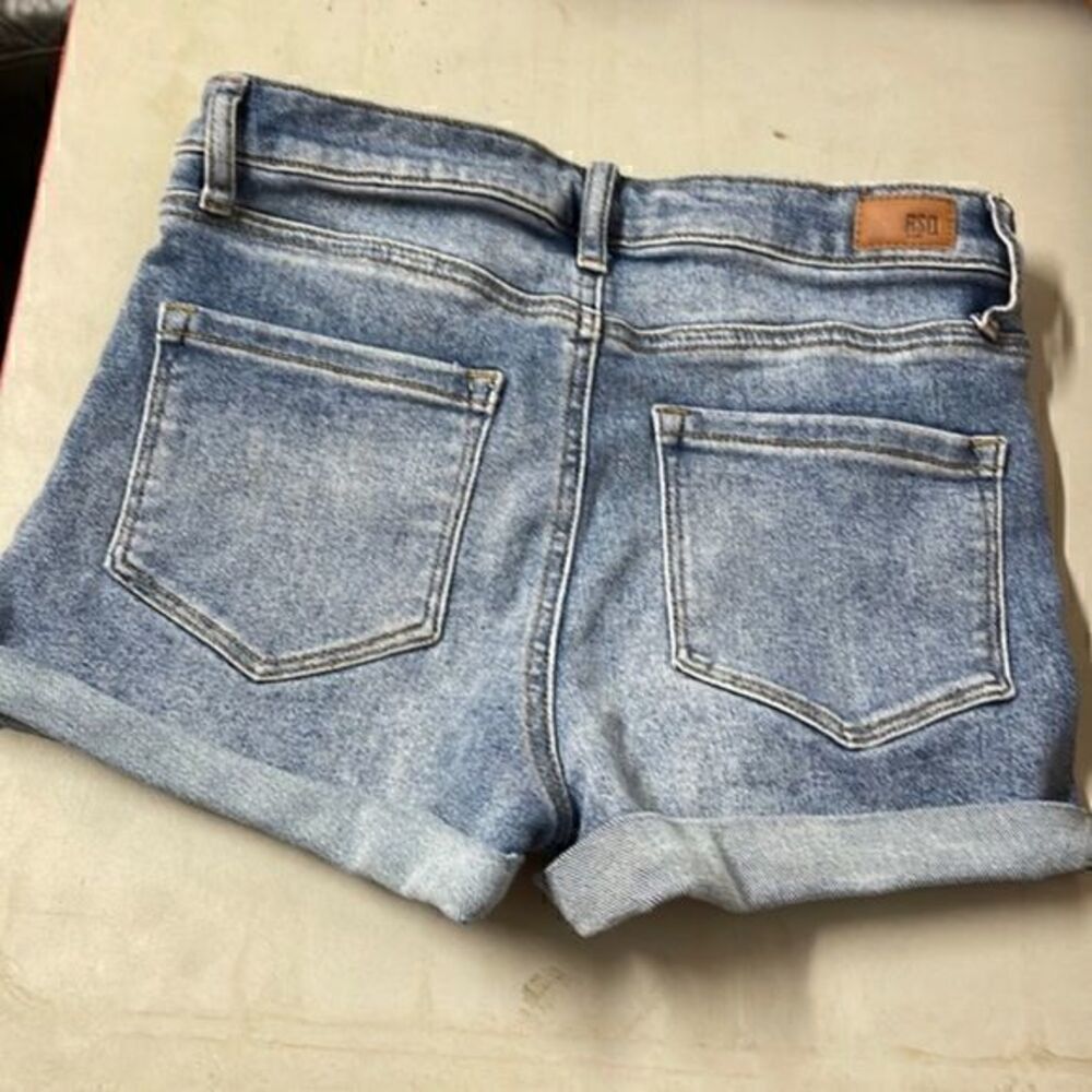 RSQgirls high rise cuffJEANSsize3/w26very stretchy material inVery goodCondition